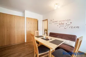 Schnitzer Ferienwohnung Holunder - Image 1