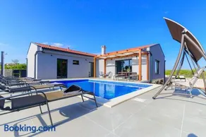 Villa Balun in Orihi - 3 bedrooms - pool - garden - sauna - Image 3