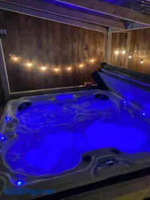 Jeans Place A Hot tub Oasis - Image 1
