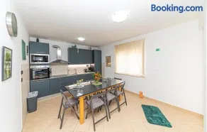 Three-Bedroom Holiday Home In Kastel Stafilic - Image 4