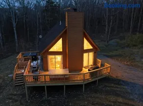 Family-Friendly Home w Hot Tub Fire Pit Games - Image 1