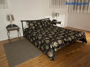 Tamborine Accommodation 84 Eagle Heights Road 6 Bedroom 3 Baths Parking Complete Holiday Home - Image 3