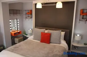 The Light Room at no.7 - Image 2