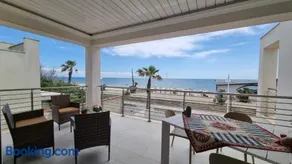 Holiday House - Image 2