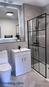 3 Bedroom House Near City Centre Glasgow Sleeps 7 - Image 4