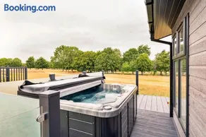 Finest Retreats - Cambridge Luxury Lodge - Image 4