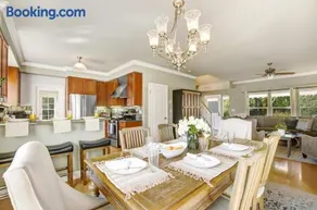 Stylish Vineyard Living at Winemakers Estate - Image 2