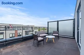 Modern Midtown Toronto Townhome with Parking & Rooftop Patio - Image 5