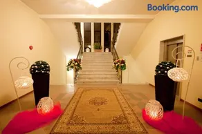Demy Hotel - Image 2