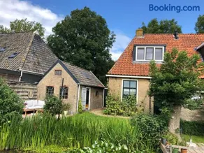 Karakteristiek vakantiehuis uit 1842 met zonnige tuin in Friesland tot 6 personen - Image 2