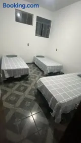 Casa 2 quartos com 7 camas, cozinha, 1 banheiro e garagem grande - Image 3