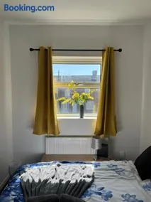 Three-Bedroom House Perfect for Contractors and Small Groups, sleeps 5 people in Durham - Image 2