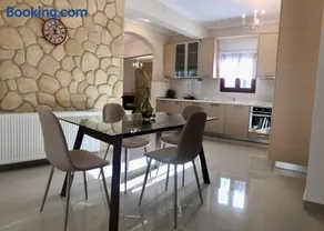 Amfithea House - Image 2
