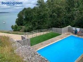 Avocet 4, Luxury Apartment with Pool and Parking - Image 3