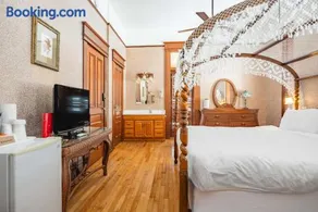Deluxe King - Curry Mansion with Pool! - Image 1