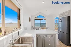 Beachfront at Batehaven - Image 3