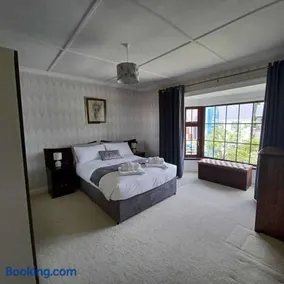 Abbeyfeale Home-Sleeps 6 -Private Garden - Image 2