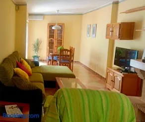 Chalet adosado con azotea andaluza y patio, junto a la playa - Image 4