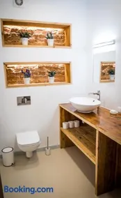 Apartment near the river with it's own entrance - Image 3