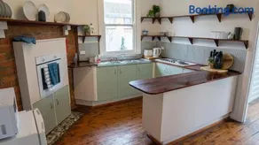 East Albury home near hospital & sports precinct - Image 3