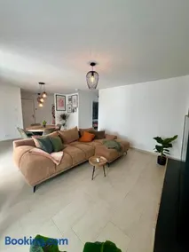 Stilvolles, modernes Apartment mit Sonnen-Balkon - Image 1