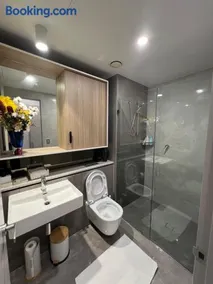 Inner City Luxury Accommodation - Image 5