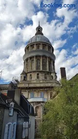 "L'imprévue", standing au pied de Notre-Dame - Image 2