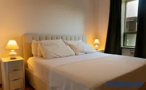 Bright & Stylish Forest Hill Gem Near Downtown - Image 2