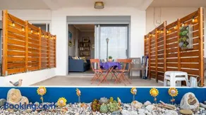 Stylish Haraki Beachfront Suite with Patio - Image 3