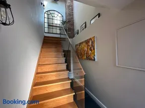 Modern 1 Bed with Roof Terrace Central Warwick Pass the Keys - Image 3