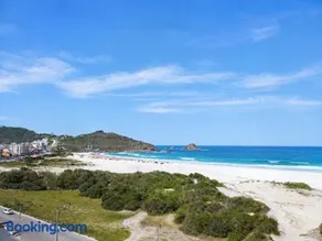 Alto padrão a poucos passos da Praia Grande - Image 1