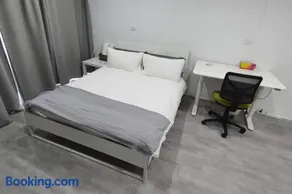 Dana-Spacious Private Room in Shared 2-Bedroom Apartment-1 - Image 2