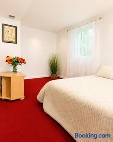 Private Basement Suite Full Kitchen - Image 3