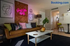 Good Vibes Only Studio Condo for 2 wifi pool WFH - Image 2