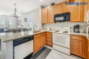 Large 3BR Private Condo Pool Tennis Great Location - Image 3