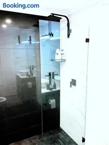 Heart of Manly Apartment - Image 2