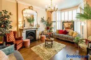 Hammersmith Haven: 4BD Historic Gem by the River - Image 5