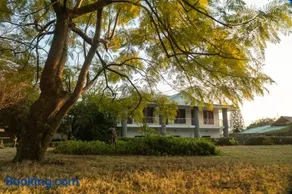 Colonel's Resort - Image 2