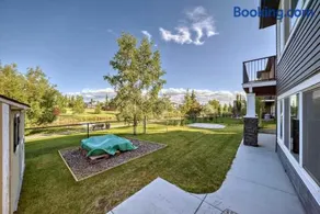 Waterfront Home, Fireplace, 90 min to Banff - Image 4