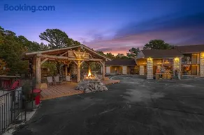 Stonegate Lodge Bear's Den Kitchen, Pool, Firepit, WIFI ,Smart TVs - Image 2