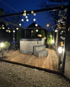 Amazing little house on an island with garden - Image 2
