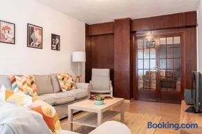 Funcional y renovado apartamento en Iturrama - Image 1
