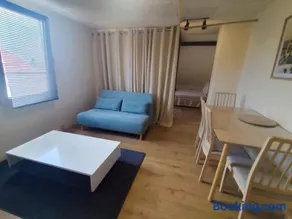 Max-El's Home - Image 2