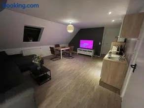 Cozy 55 M² Top Floor Apartment - Image 4