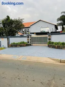 Airport Continental Guest House - Image 5