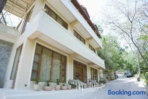 Mansaayan Villas by Aurella Hospitality-3BHK Luxury Valley View Villa in Kasauli with Private Pool, Treehouse & 70 inches Smart TV Bar Lounge - Image 2
