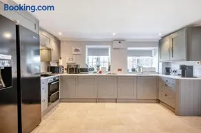 6 Bed in Bacton oc-2187 - Image 5