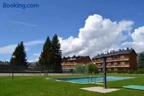 Amplio apartamento con piscina en Llívia - Image 1
