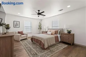 Group Ready! 3BR Home Near WinStar - Image 5