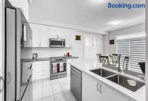 Modern Comfort in Clarington - Image 2